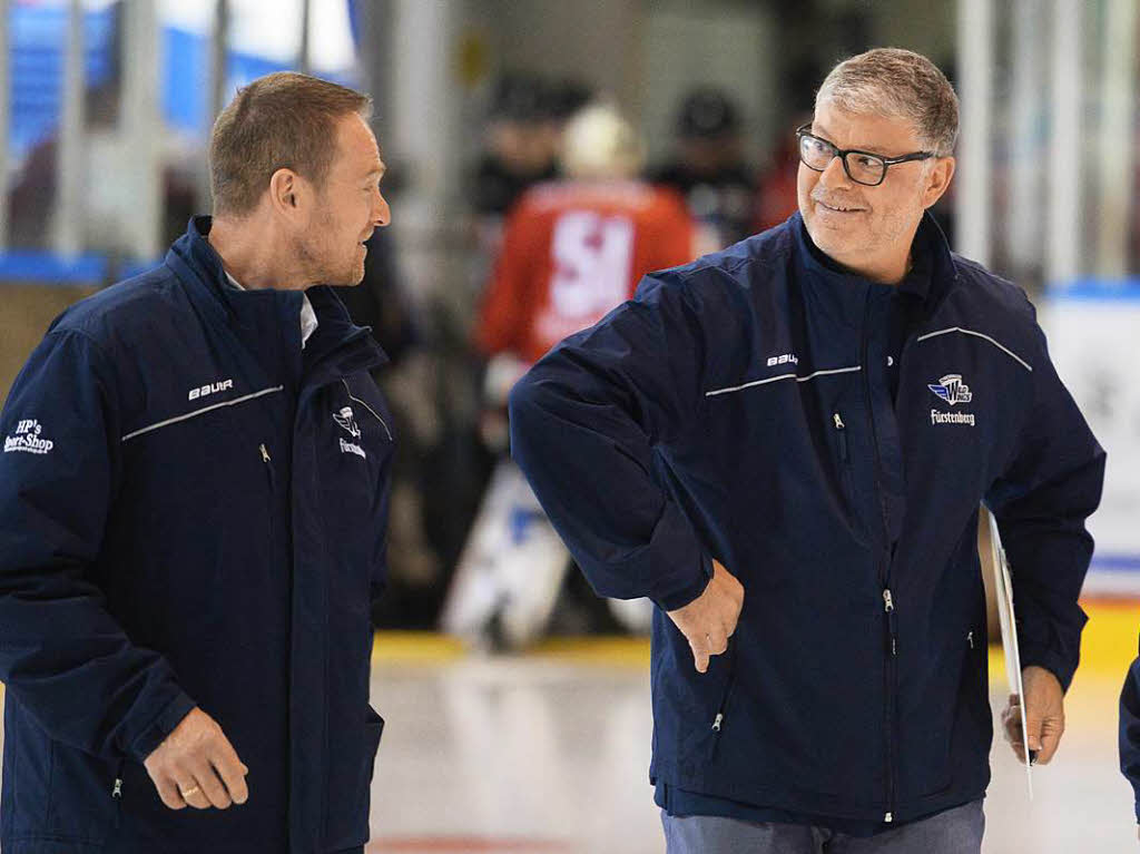 Volles Programm in der Franz-Siegel-Halle: Der EHC Freiburg bestreitet ein Testspiel gegen die Schwenninger Wild Wings und feiert mit den Fans ein groes Stadionfest.