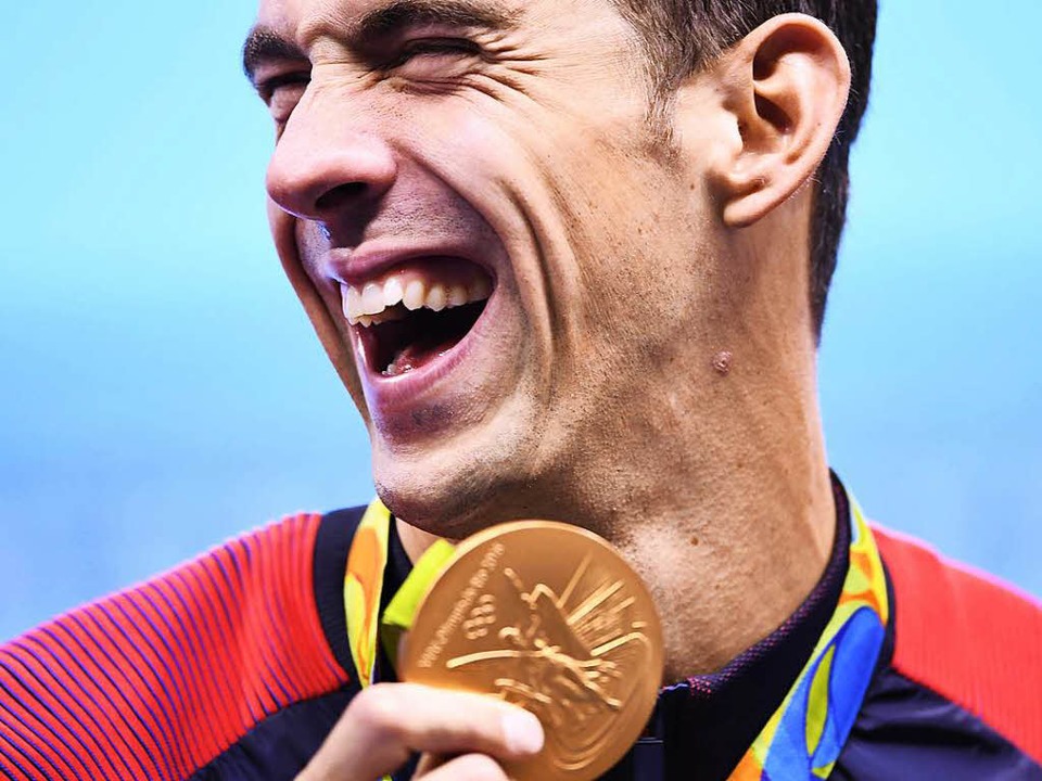 Michael Phelps verabschiedet sich mit einem Lachen von seiner Schwimmkarriere.  | Foto: AFP