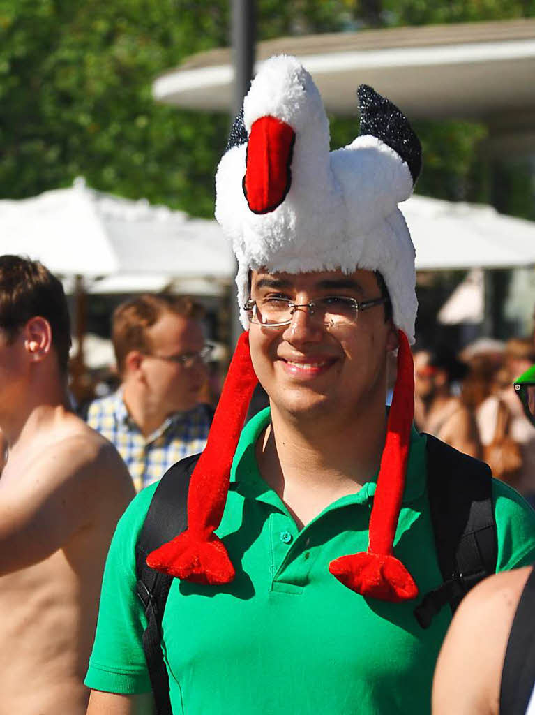 900.000 Raver feierten auf der 25. Street Parade in Zrich bei wunderbarem Wetter.