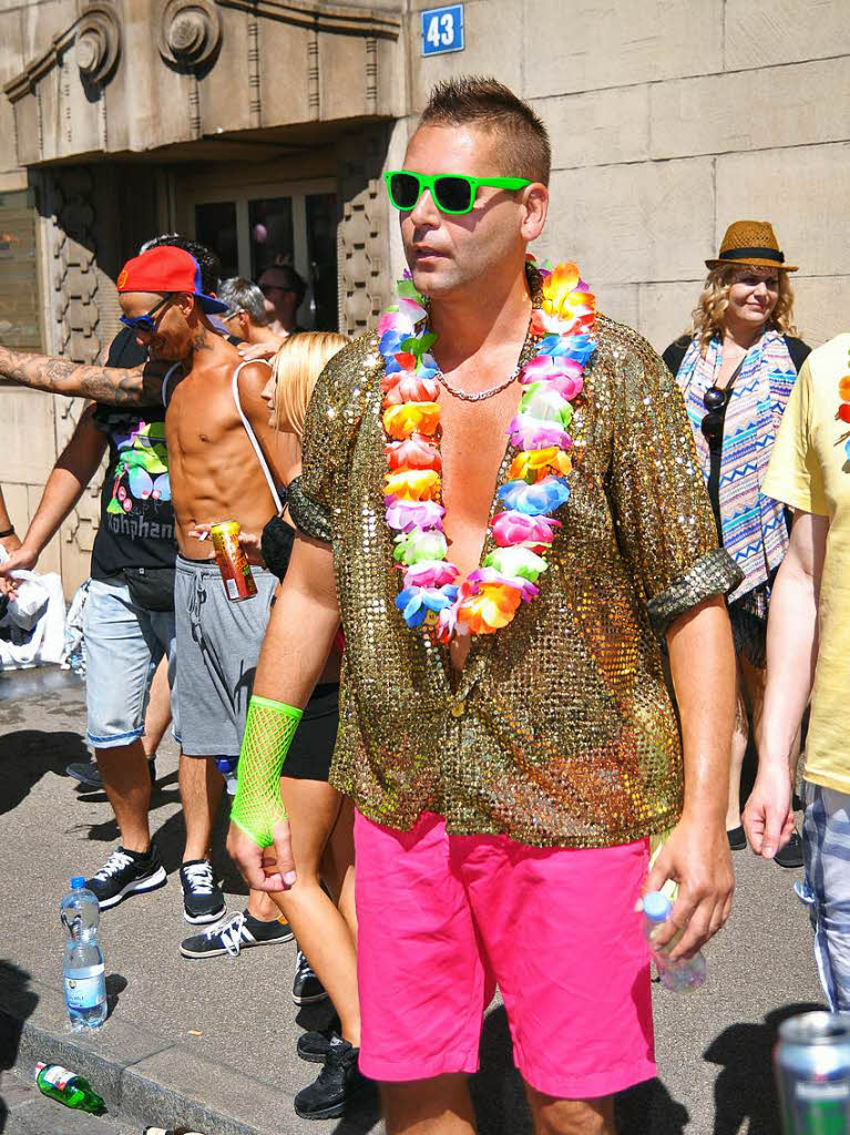 900.000 Raver feierten auf der 25. Street Parade in Zrich bei wunderbarem Wetter.