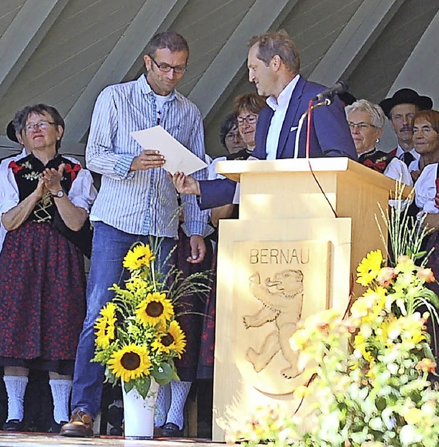 Jochen Debus, Leiter der Kommunalbetre...afien mit den Besuchern ins Gesprch.   | Foto: Claudia Renk