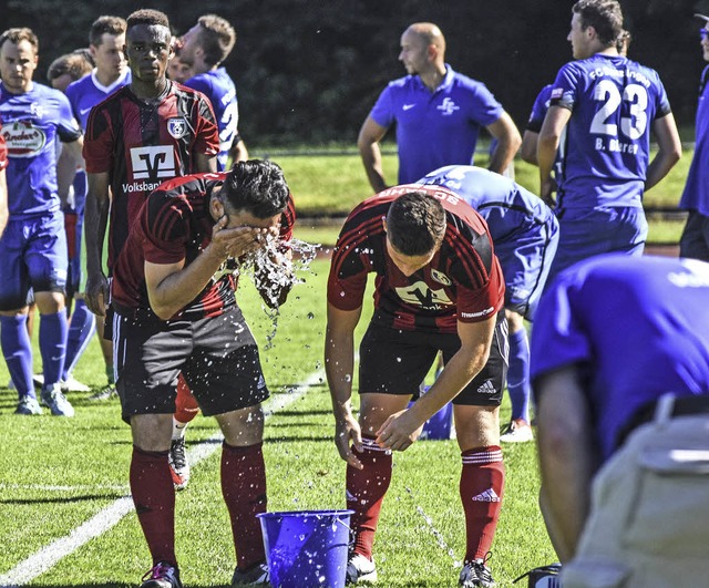 Auch eine Abkhlung half nichts. Die L...Aufsteiger im ersten Heimspiel unter.   | Foto: Sebastian Khli