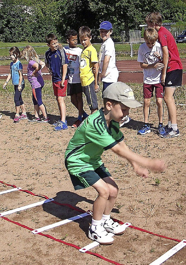 Die Kinder trainieren fr den Erwerb des Sportabzeichens.   | Foto: Verein