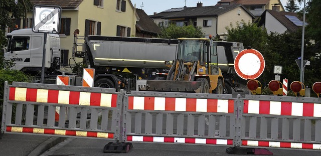 Die Ortsdurchfahrt von Efringen-Kirche...euer Fahrbahnbelag aufgebracht werden.  | Foto: Marco Schopferer