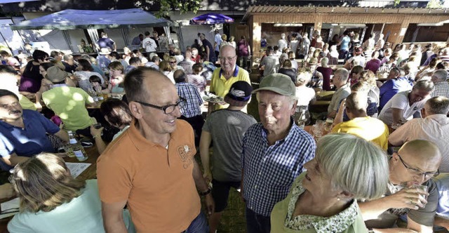 Die Organisatoren im Gesprch: Vorstn...ranz Weck und Erika Weck (von links).   | Foto: Thomas Kunz