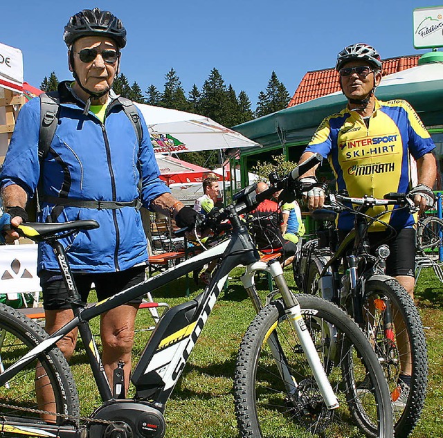 Mountainbiken kennt kein Alter. Zusamm...Natrlich auf dem  Feldberg Skifahren.  | Foto: Kpper