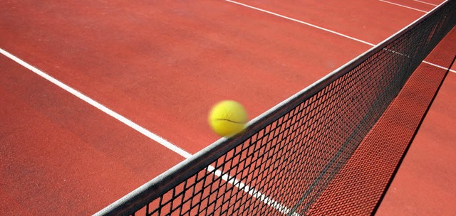 Tennis gilt als generationenbergreife... auch immer noch als teuer und elitr.  | Foto: photocase.de/soundboy