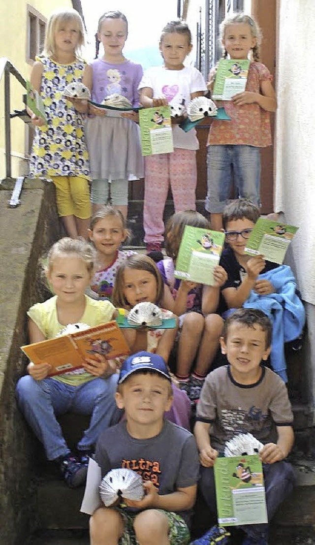 Baldige Schulkinder kennen sich schon in der Bibliothek aus.   | Foto: ZVG