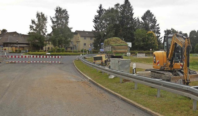 Die Baustelle am Kreisel Gndenhausen ...(rechts) umfahren, beklagt ein Leser.   | Foto: Privat