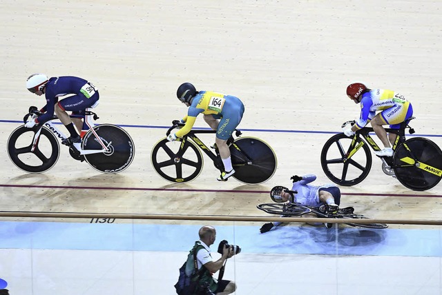 Mitunter geht&#8217;s, wie hier in Rio,  beim Keirin hart zur Sache   | Foto: dpa