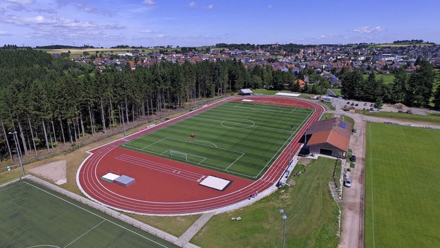 Die neue Sportanlage in Bonndorf aus der Vogelperspektive.   | Foto: Simeon Gtz