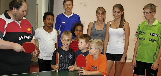 Die Feinheiten des Tischtennis- Sports... Marx (links) vom TTC Hasel.            | Foto: Ralph Lacher