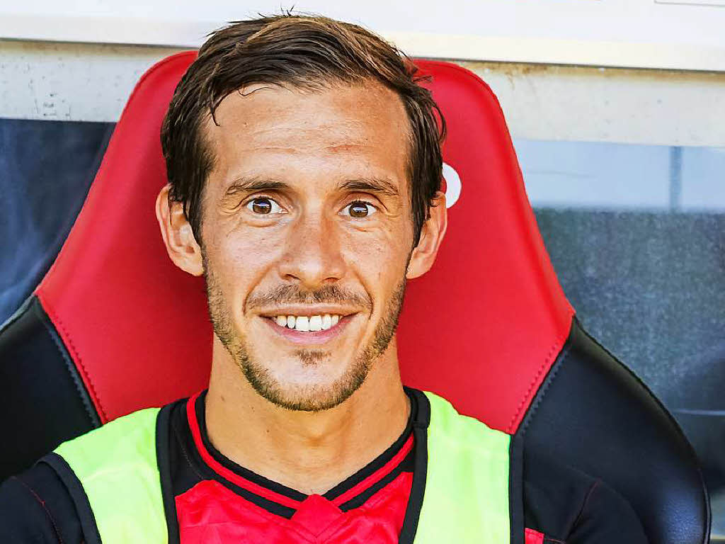 Julian Schuster bleibt Kapitän beim SC Freiburg SC Freiburg