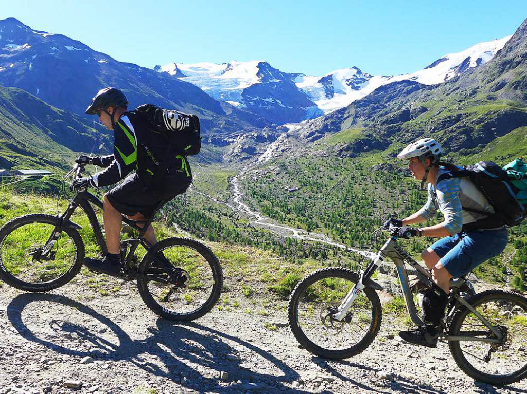 Mal in hochalpinem Gelnde, mal ber saftige Wiesen – Mountainbiken im Alta Rezia ist anspruchsvoll und vielseitig zugleich.