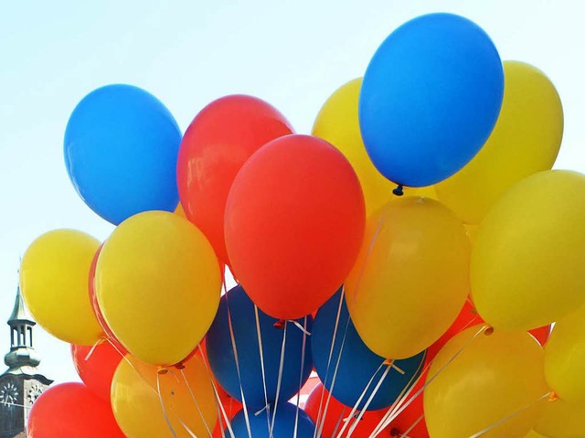 Luftballons sind fr Politiker ein sozialtypisches Verhalten.  | Foto: Gerhard Walser