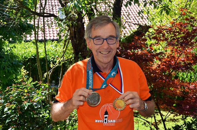 Jrg Graf mit seinen Medaillen  | Foto: Dennis Schwarz