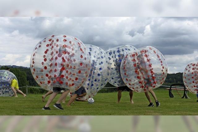 Den Ball annehmen - und dann das Gras kssen