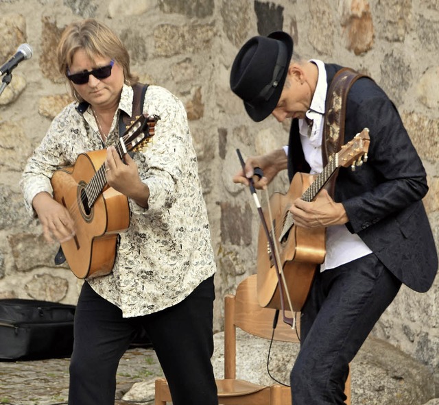 Magic acoustic Guitars in Schluchsee: ...ihe &#8222;do staunschE ein Gstspiel.   | Foto: Evamarie Kurfess