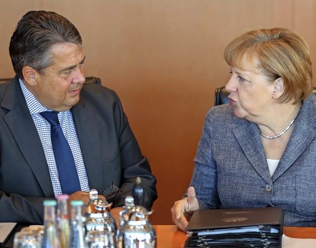 Beide wurden sie schon massiv beleidig...Merkel am Mittwoch im Bundeskabinett.   | Foto: dpa