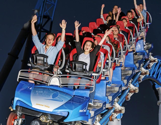 Nervenkitzel pur: BZ-Mitarbeiterin Kat...Megacoaster Achterbahn im Europa-Park.  | Foto: Bernhard Rein