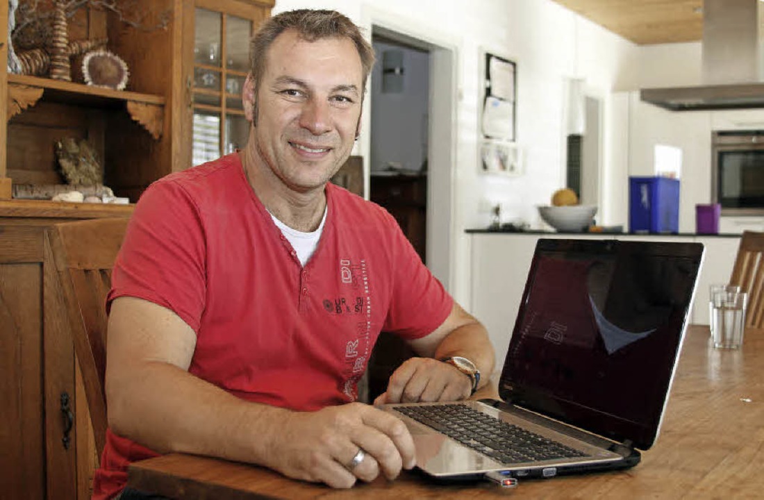 Das Laptop steht bei Joachim Kieltsch ...um Ideen gleich darauf festzuhalten.    | Foto: Heidi Fssel