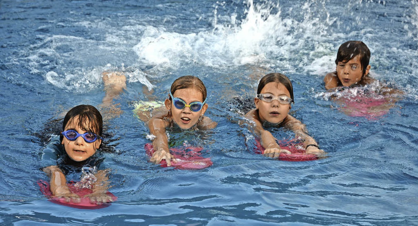 Mit  Engagement und Spaß verbessern di...orgen ihren Schwimmstil beim Training.  | Foto: Benedikt Sommer