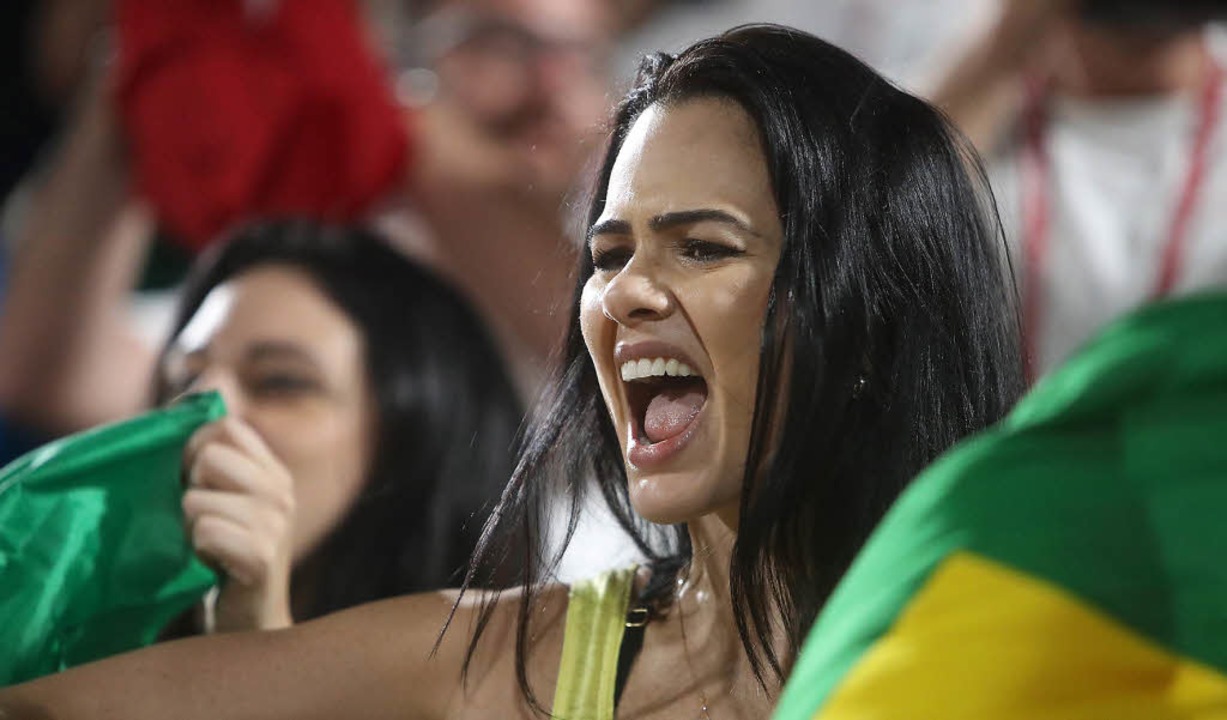 Buhen, pfeifen, schreien: Die brasilianischen Fans sind laut und parteiisch.  | Foto: dpa