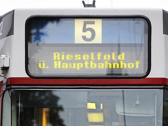 Mit einer Tram der Linie 5 ist am Frei...hrer in der Friedhofstrae kollidiert.  | Foto: Ingo Schneider