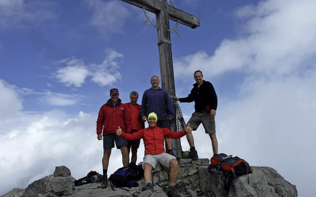 <BZ-FotoAnlauf>Im Montafon </BZ-FotoAn...ten sich AH-Wanderer zu Gipfeln auf.    | Foto: Privat