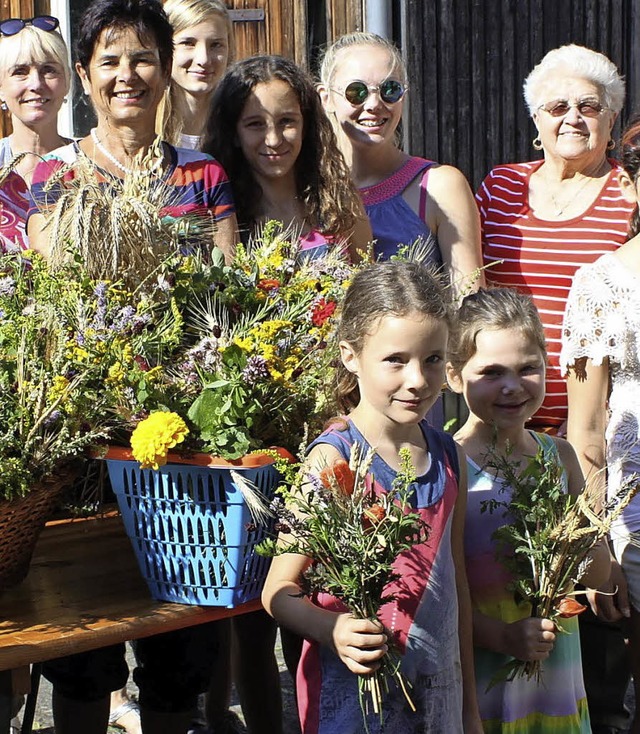 Pfarrgemeinde band mit KIndern Kruterbschel.   | Foto: Mutz