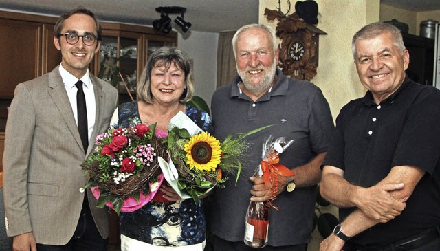 Brgermeister Benjamin Bohn (links), W... Geschftsjubilum und zum Ruhestand.   | Foto: Herbert Trogus