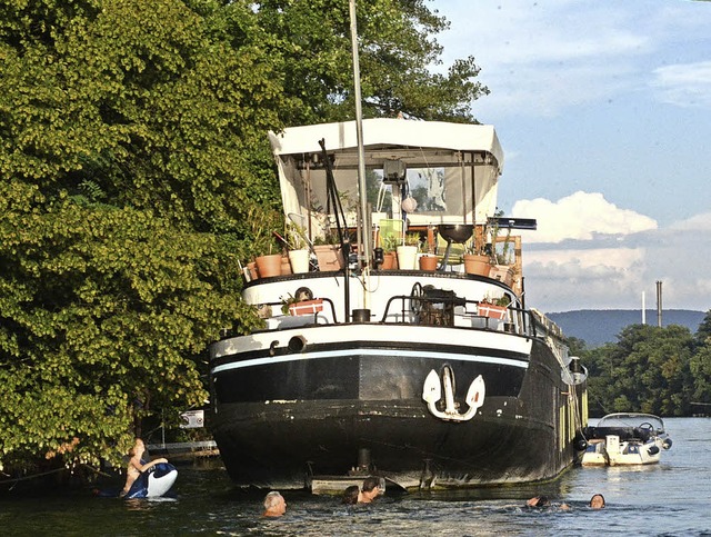 Das Frachtschiff Lorin am Schacht   | Foto: Heinz Vollmar