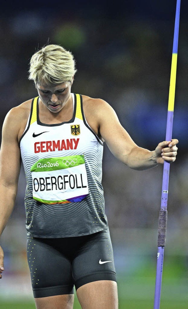 Mit gesenktem Haupt: Christina Obergfll im Speerwurffinale     | Foto: dpa
