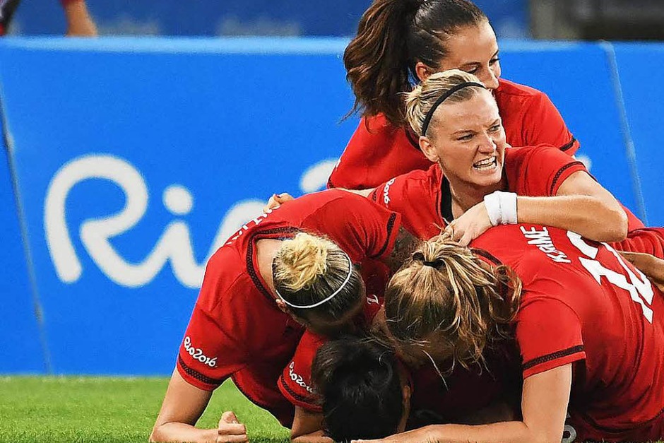 Jubeltraube nach dem 1:0. (Foto: AFP) Jubeltraube nach dem 1:0. (Foto: AFP)
