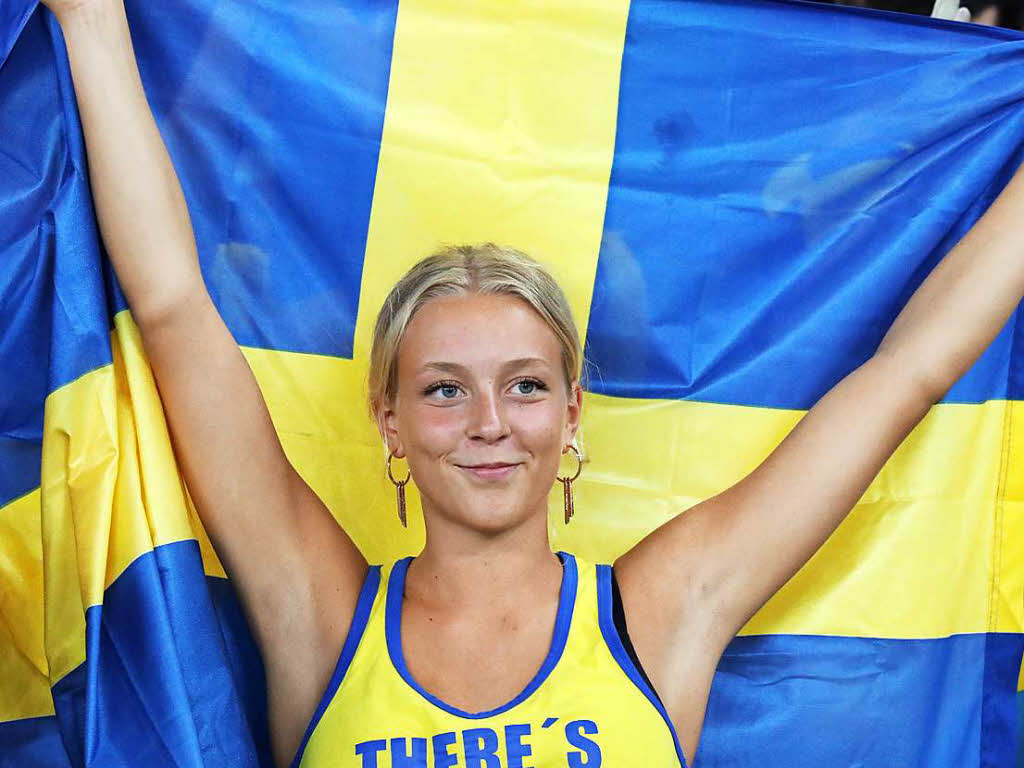 Nach dem ersten Schmerz freuen sich die schwedischen Fans auch ber Silber.