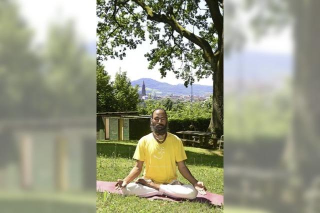 Santosh Vyas unterrrichtet in Freiburg Hatha Yoga