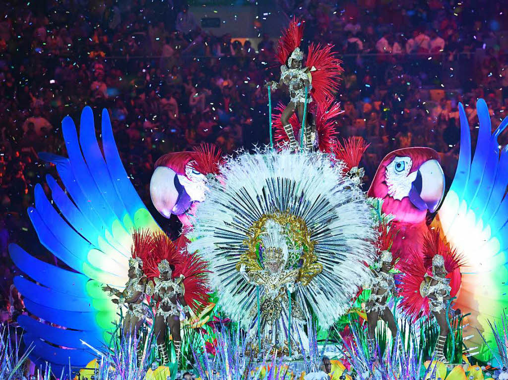 Bei der mehr als zweistndigen Abschlusszeremonie wurden nochmals die brasilianische Kultur, Musik und Lebensfreude gefeiert. Sie war bunt, laut und frhlich.