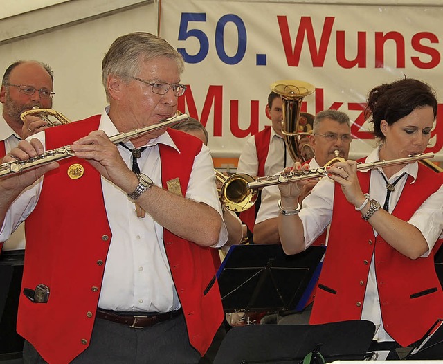 Ihr traditionelles Wunschkonzert veran...nfarenzug der Freiwilligen Feuerwehr.   | Foto: Alfred Lins