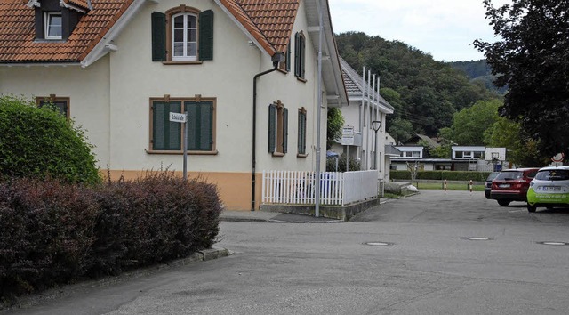 Eingeschrnkte Sicht haben Linksabbieg... der Schulstrae in die Hebelstrae.    | Foto: Edgar Steinfelder