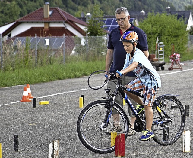 Ferienprogramm - Soli Fahrradgeschickl...rnier : ein Schler beim Achterfahren   | Foto: Daniel Fleig