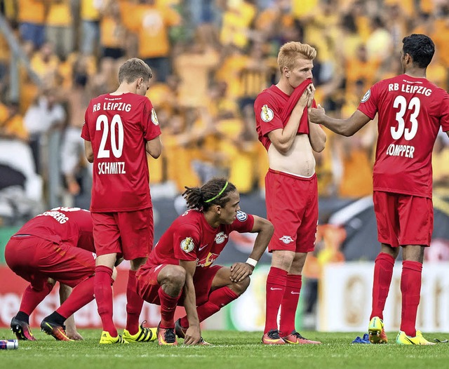 Unbeliebt und im Pokal schon ausgeschi...n der Bundesliga nicht beirren lassen.  | Foto: dpa