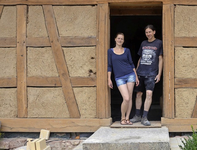 Helena Bayer und ihr Partner Matthias ...gibt dem Haus einen schnen Anschein.   | Foto: Ulrike Derndinger