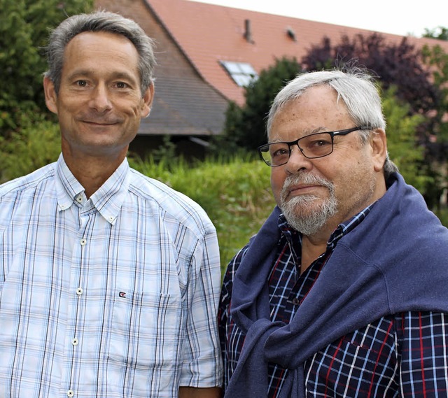 Geschftsfhrer Karl-Heinz Guy (links)...ihe Kultur im Weinstetter Hof zurck.   | Foto: Ingeborg Grziwa