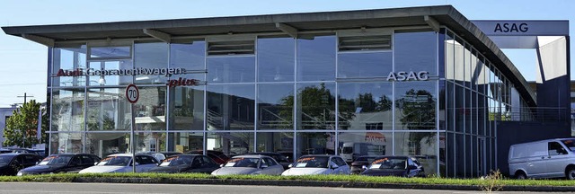 Steht zum Verkauf: Die frhere VW-Halle des Autohauses  Asag in Binzen  | Foto: Markus Maier