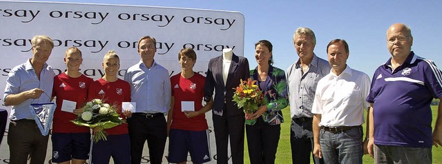 Orsay-Chef Matthias Klein (links) und ...echts) besiegelten die Partnerschaft.   | Foto: Hubert Rderer