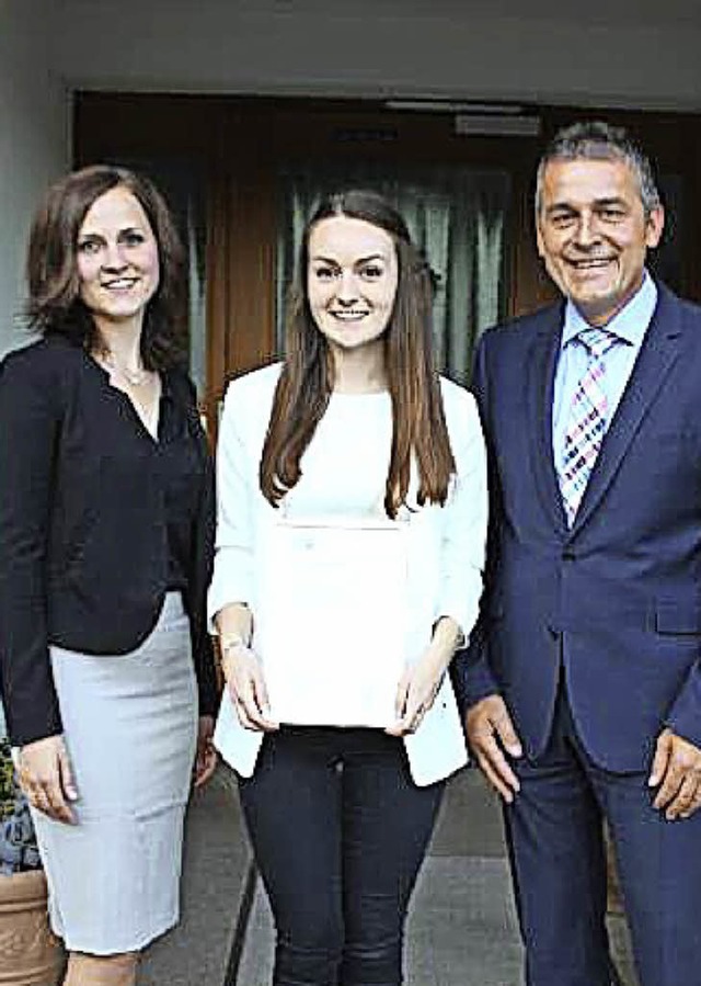 Ausbilderin Anja Hirt, Verena Fischer ...ftsfhrer Hubert Allgaier (von links)   | Foto: ZVG