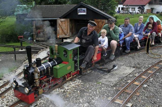 Breitnauer lsst XXL-Modellbahn mit Dampfantrieb auf 600-Meter-Runde rollen