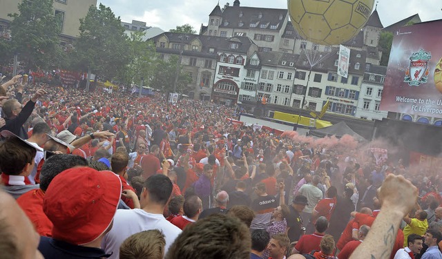 Die Fans des FC Liverpool feuerten ihr...ic Viewing auf dem Barfsserplatz an.   | Foto: Mark Alexander