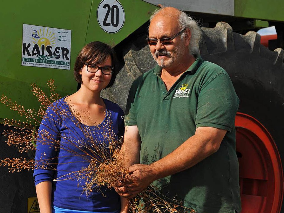 Wilfried Kaiser  und Juniorchefin Johanna sind zufrieden mit dem Ernteergebnis.  | Foto: Wolfgang Scheu