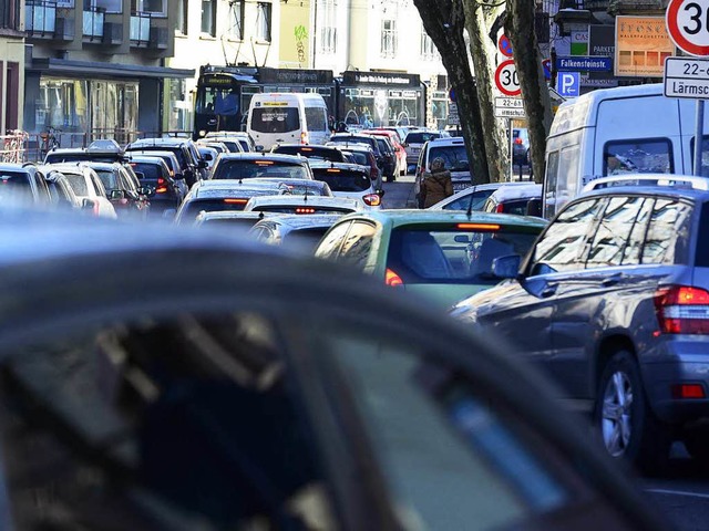 Nichts geht auf der B31 (Symbolbild)  | Foto: Ingo Schneider